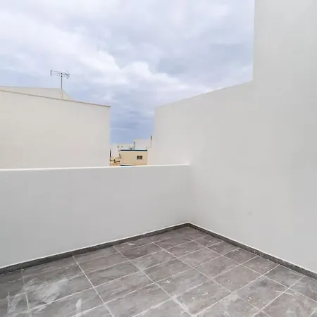 New Modern 1 Bedroom Penthouse Apartament St. Paul's Bay