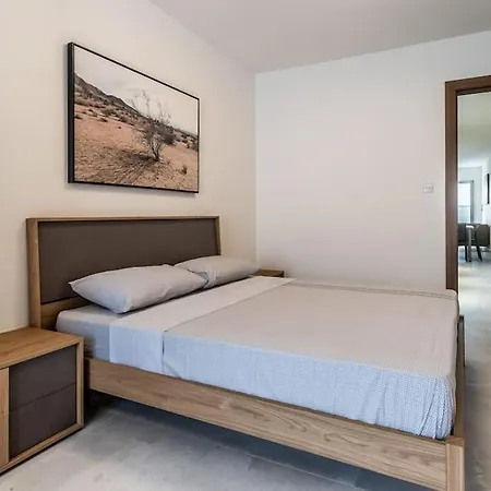 New Modern 1 Bedroom Penthouse * St. Paul's Bay