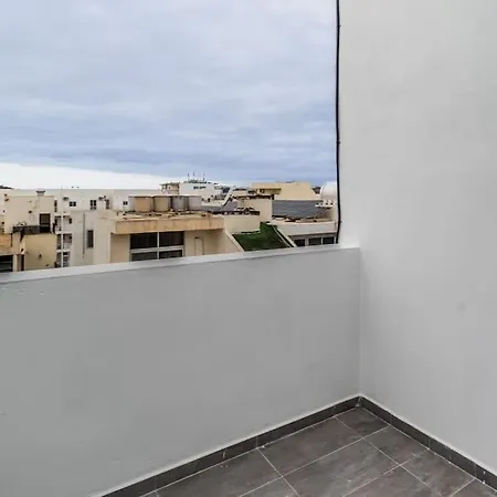 New Modern 1 Bedroom Penthouse San Pawl il-Baħar
