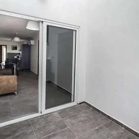 New Modern 1 Bedroom Penthouse * St. Paul's Bay
