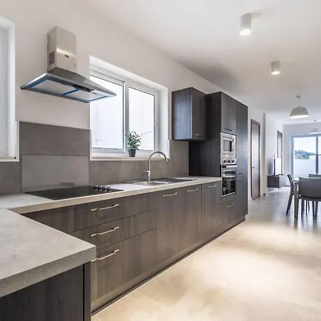 Lejlighed New Modern 1 Bedroom Penthouse