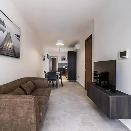 New Modern 1 Bedroom Penthouse