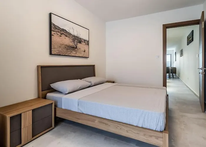 New Modern 1 Bedroom Penthouse * 圣保罗湾城