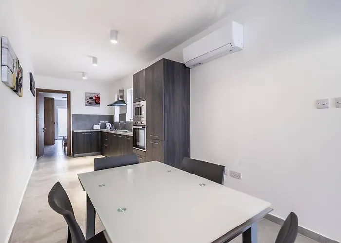 New Modern 1 Bedroom Penthouse 圣保罗湾城