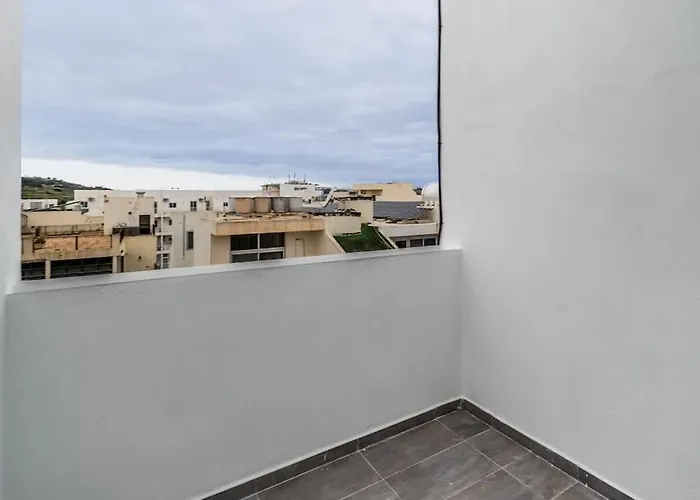 New Modern 1 Bedroom Penthouse 圣保罗湾城